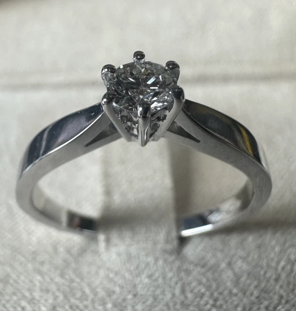 Bague Solitaire Or 18kt Jaune Avec Diamant Central 0.08ct - Taille Ajustable (toutes) - Neuf Avec étiquettes