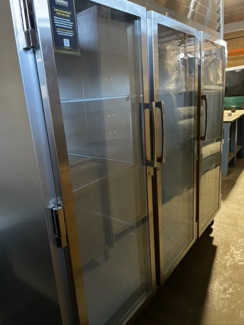 Traulsen G32003 - Dealer's Choice Display Refrigerator, Three-section, 70.1 Cu.