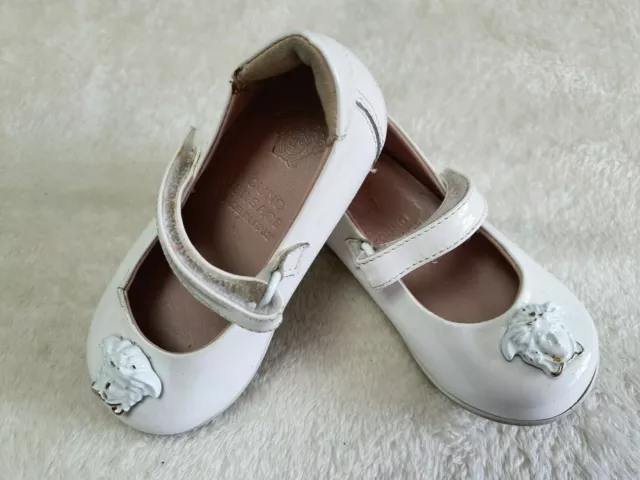 Young Versace white infant girl patent leather ballerina shoes size 6-12 months