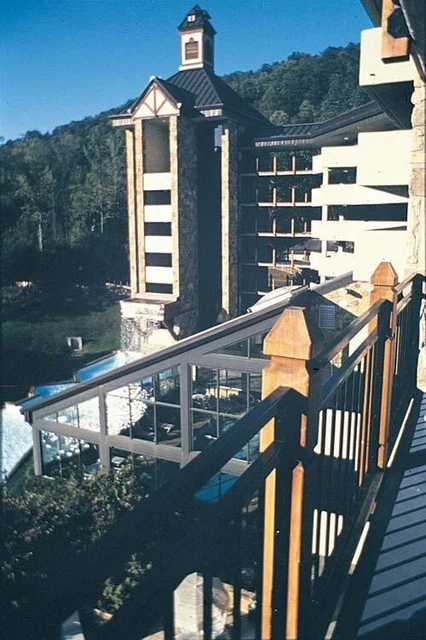 Gatlinburg Town Square I 2 Bedroom Annual Timeshare For Sale !!!