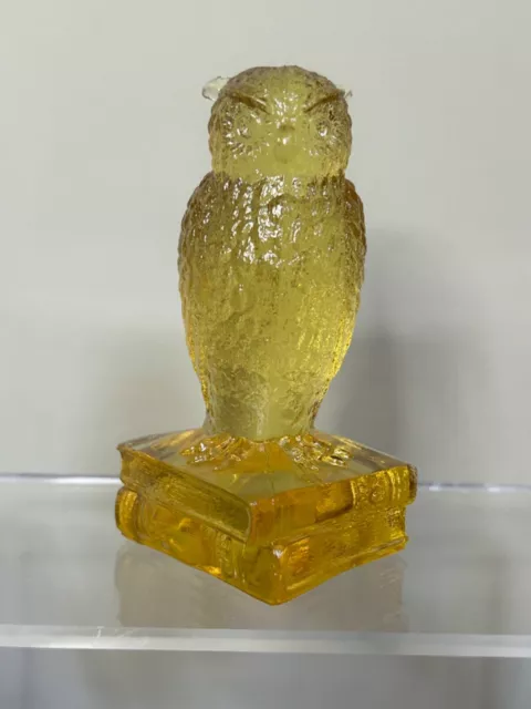 Westmoreland Degenhart Boyd Glass Owl Paperweight on books Gold Yellow
