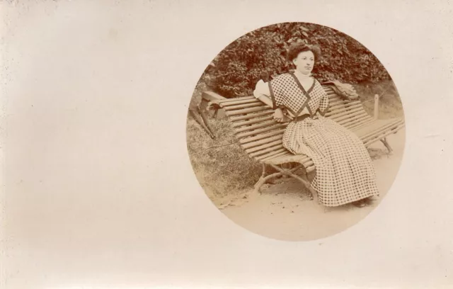 BL736 Carte Photo vintage card RPPC Femme assis banc parc robe dress fashion