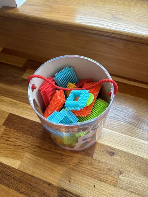 Bristle Blocks Basic Builder Bucket 50 Piece - Age 2+ – RRP £18 – VGC 2