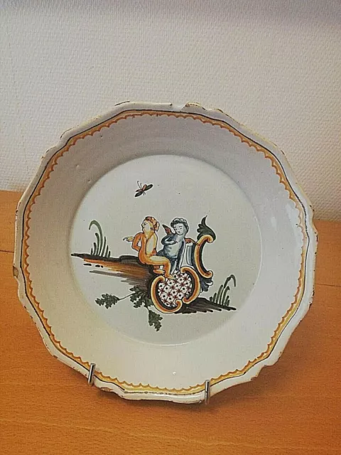 Assiette en faïence: Nevers XVIIIeme siècle.