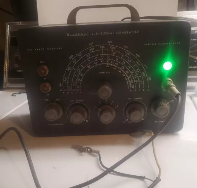 Heathkit R.F. Signal Generator Model SG-8