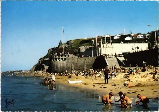 CPM Arromanches La Plage et le Musee du Debarquement FRANCE (1335931)