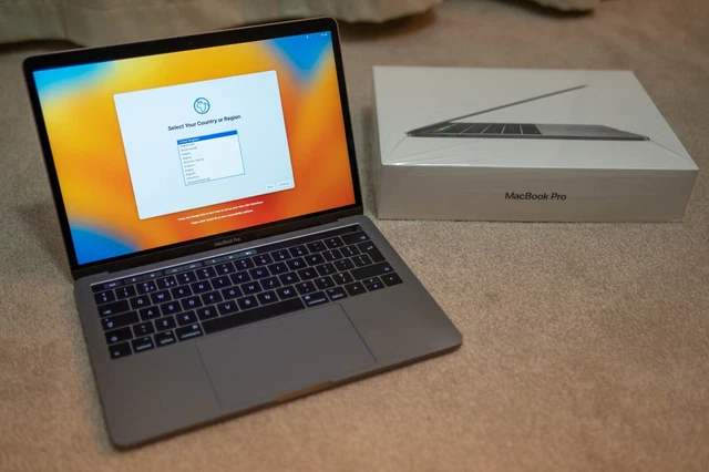 MacBook Pro 13" Touch Bar Dual-Core Intel i7 3.5GHz 16GB, 256GB SSD OS Ventura