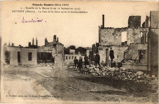 CPA AK Militaire - Revigny - La Rue de la Gare apres le bombardement (698712)