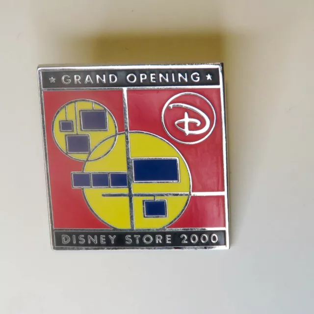 Disney DS  Cast   Grand Opening Disney Store 2000 Pin