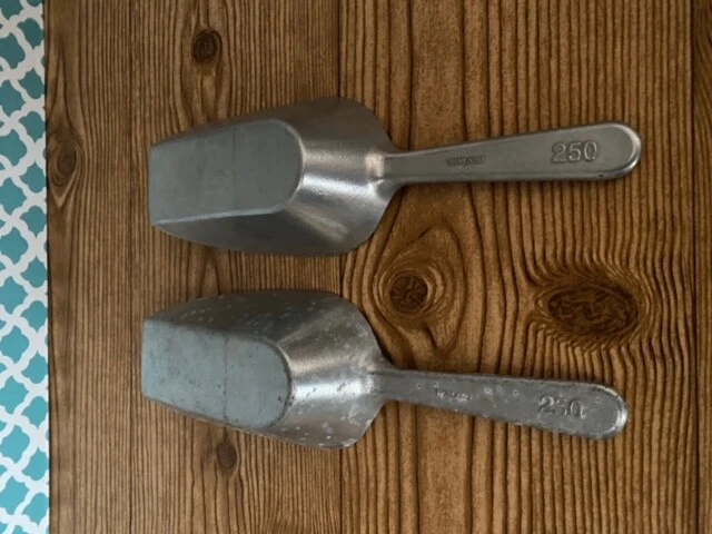 2 each One-Piece Cast Aluminum Flat Bottom Bar Ice Flour Utility Scoop