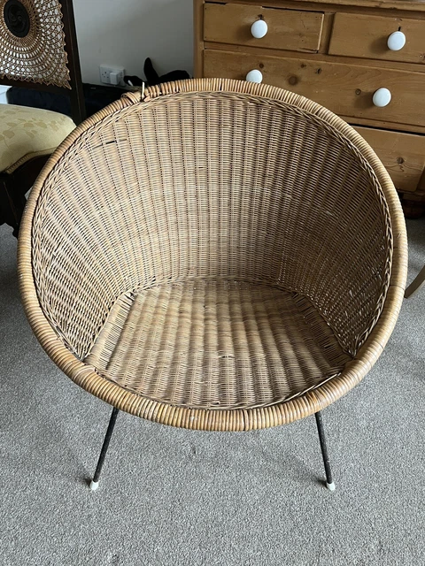 Wicker satellite chair 2025