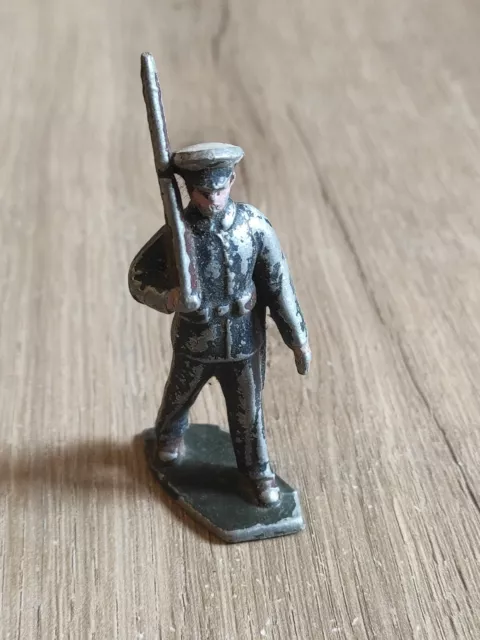 Quiralu :  Ancien Jouet Figurine soldat défilé