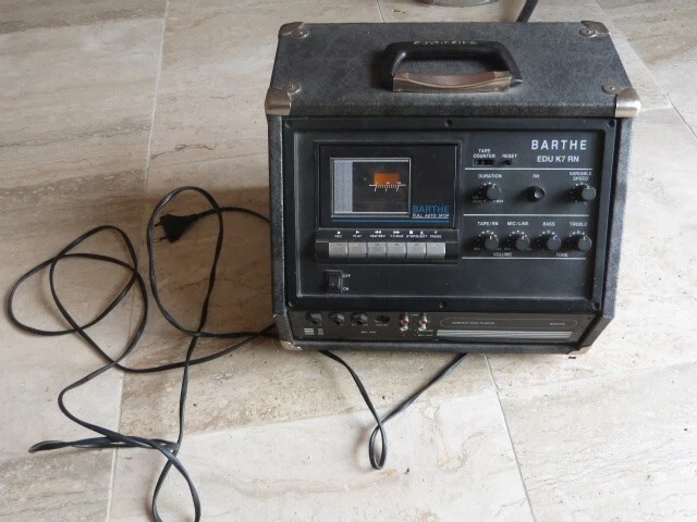 SONY Walkman WA-11 - K7 Cassette - Radio AM/FM HS - À Réviser Ou Pièces - Bon état Visuel