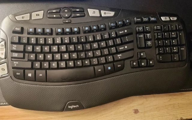 Logitech Wireless Wave Combo Mk550 with Keyboard and Laser Mouse