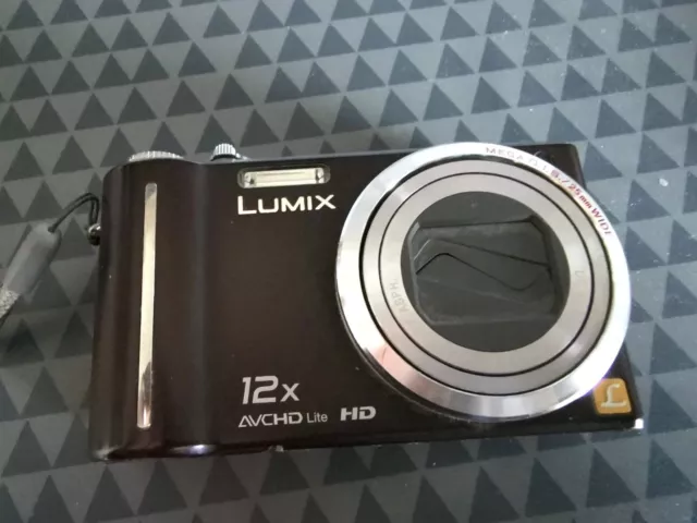 Panasonic LUMIX DMC-TZ7  10.1 MP Digitalkamera - Braun, mit Zubehörpaket