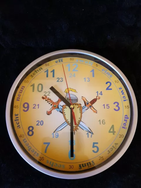 Kinderwanduhr Ritter mit 24 Std.Anzeige , Lernuhr / 11 Uhr / 23 Uhr