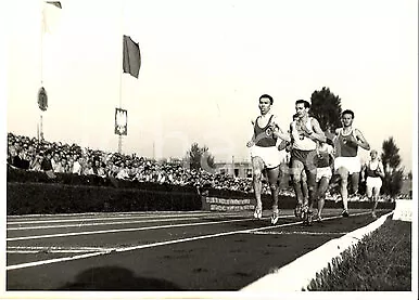 1955 ca VARSAVIA (POLONIA) Atleti durante una gara di corsa *Fotografia