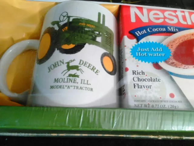 New 2009 Collectible John Deere Desk Calendar,Tractor Mug,Cocoa Mix Gift Set 3