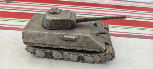 MAQUETTE  D'UN CHAR  ALLEMAND   EN ALUMINIUM  FONDU( maquette de bac a sable )