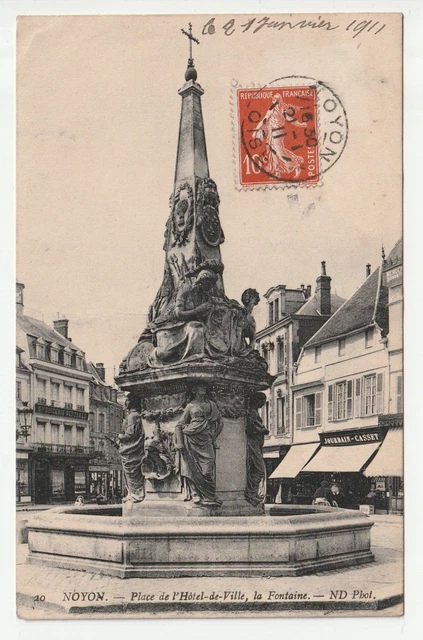 NOYON - Oise - CPA 60 - Place de l' Hotel de ville et Fontaine