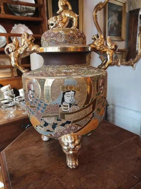 Grand pot couvert Satsuma début 20 en faïence à décor de personnages japonais