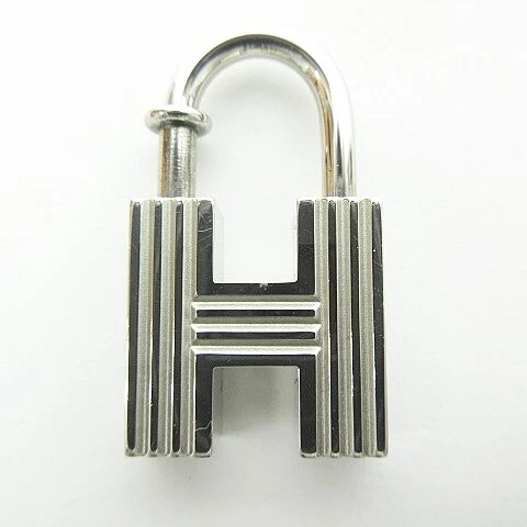 Hermes First Step In Thecentury 2000 Exclusive Cadena Motif Logo Key Ring Charm Hermes First Step In Thecentury 2000 Exclusive Cadena Motif Logo Key Ring Charm