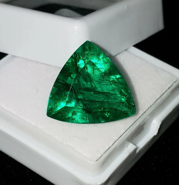 Émeraude Naturelle De Colombie – 8,40 Carats – Taille Cœur – Avec Certificat GGL