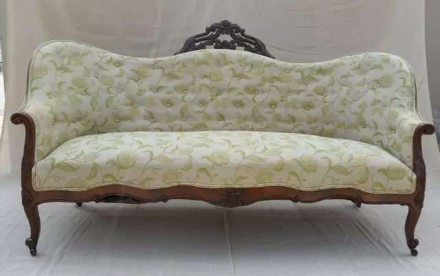 Antique Walnut Victorian Sofa/Settee