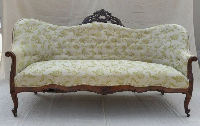 Antique Walnut Victorian Sofa/Settee