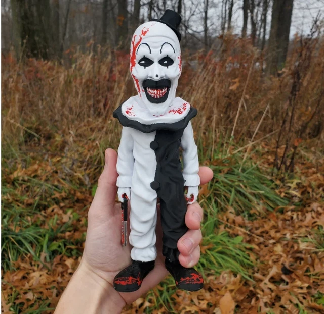 Spirit Halloween 14'' Terrifier Art The Clown - Pupazzo Horror Neonato In Pronta Consegna