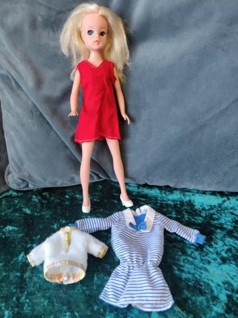 Vintage Pedigree Funtime Sindy doll with clothes, needs TLC