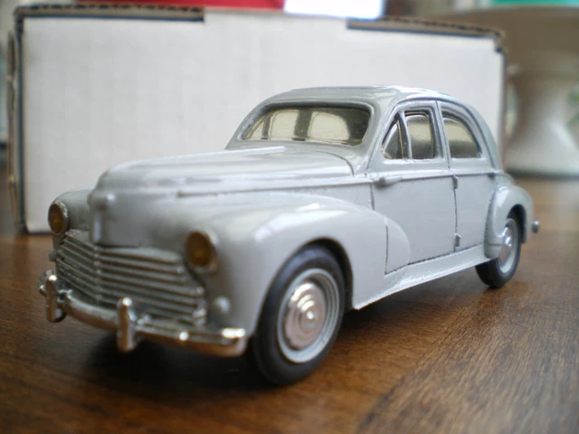 Modèle Réduit CCC Peugeot 203 Gris Clair - Kit Monté White Metal 1/43, 1959, Occasion