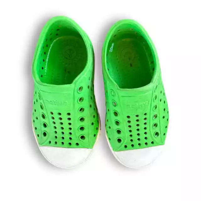 Native 5C Green White Jefferson Toddler Sz 5 Water Shoes Slip On