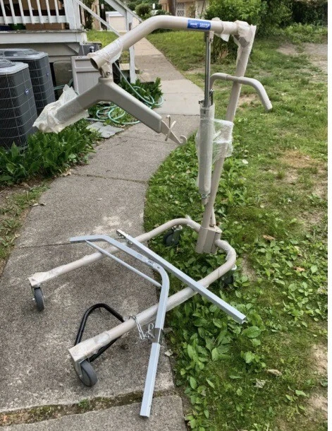 INVACARE HYDRAULIC PATIENT LIFT-MODEL 9805P-450# WT CAP (Includes Sling) REDUCED