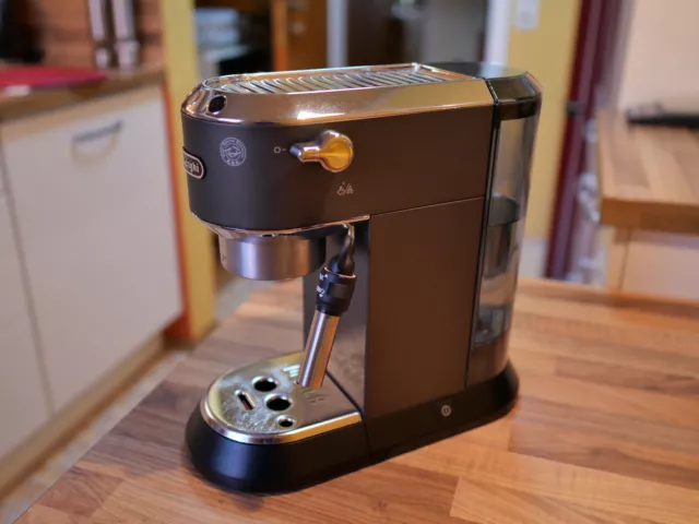 Delonghi EC685.BK Dedica Siebträgerespressomaschine schwarz ! Top !