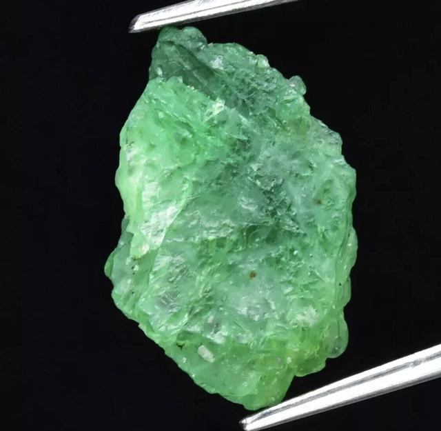 Grenat Tsavorite Vert De Tanzanie - 3.40 Carats, Taille Poire Cabochon, Naturelle Sans Traitement