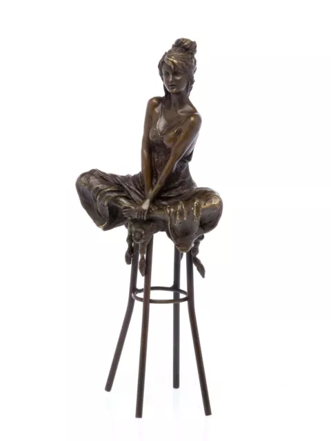 Escultura de bronce de la mujer en la barra taburete figura de bronce escultura