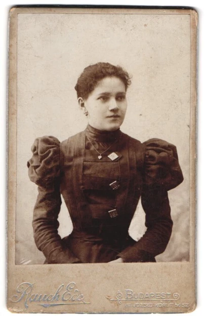 Fotografie Rauch Ede, Budapest, Józsefkörút 51sz, Junge Dame im schwarzen Kleid