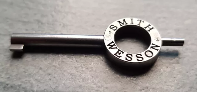 Smith & Wesson Handcuff Key / Handcuff Key