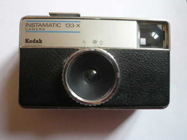Appareil photo argentique Kodak Instamatic 333. Appareil photo