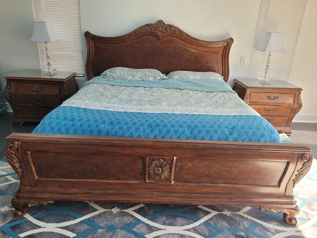 Old World Thomasville King bed frame and night stands Old World Thomasville King bed frame and night standsÂ