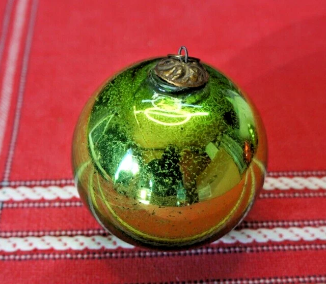 ANCIENNE GROSSE BOULE de noel en verre eglomisé mercurisé 8 cm defaut