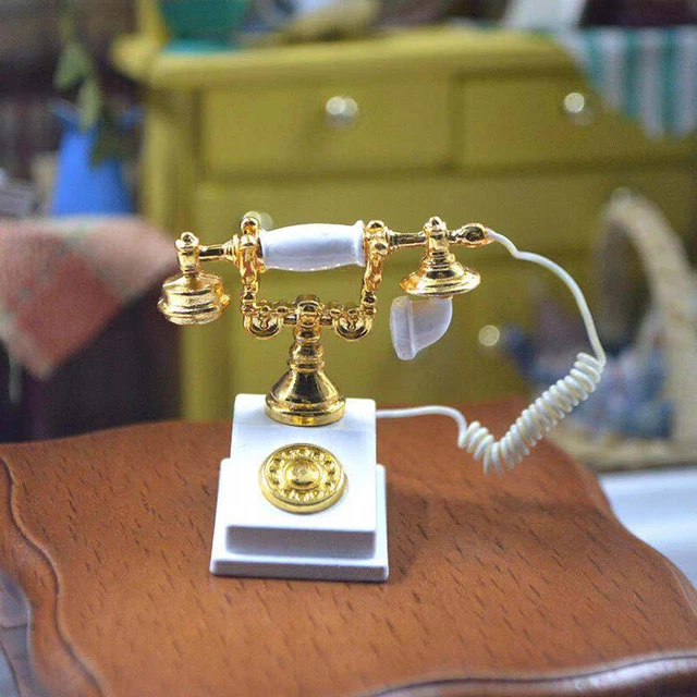 VOSAREA Vintage Cellphone Shaped Decor Retro Adornment Mobile Phone Modeling Ornament Iron Adorn Home Decor