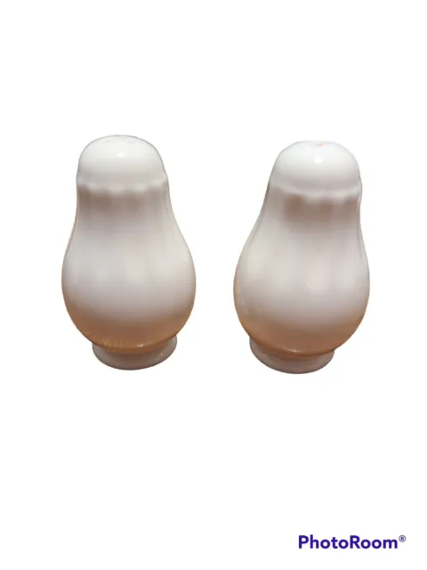 Mikasa COUNTRY CLASSICS White 4" Salt and Pepper shakers