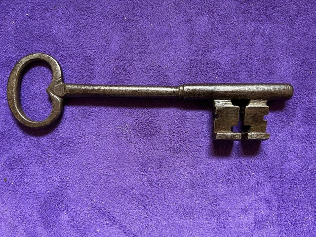 Grande Clef clé ancienne /Old key - 16 cm en fer forgé
