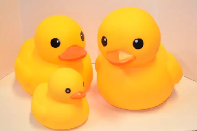 RUBBER DUCKS Family of 3 Bath Toys Baby Toddlers Boys Girls Floating