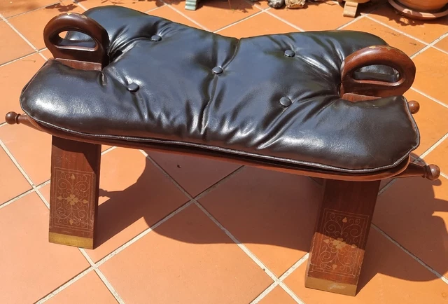 Kamelhocker schwarzes Leder Holz mit Intarsien aus Pakistan