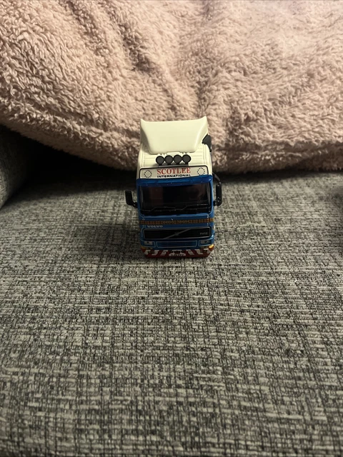 Corgi - 1:50 - Volvo FH 12 Globetrotter 8x2 met 5 as