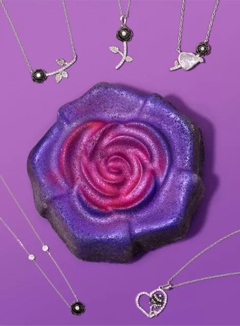 Badebombe Midnight Shimmer Rose mit Halskette von Charmed Aroma, Badekugel Blume