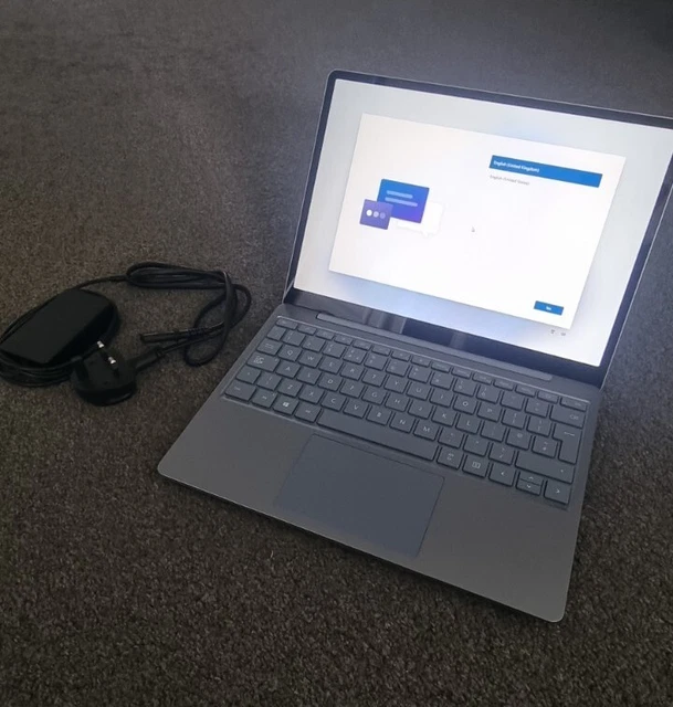 MICROSOFT SURFACE LAPTOP Go Model 1943 12" i51035G1 RAM8GB 117GB Win